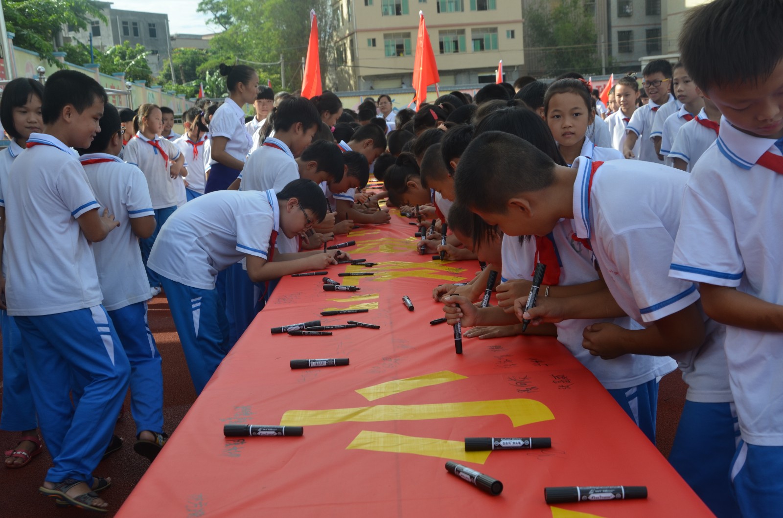 师生助力双创大签名小结